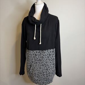 Ampersand Avenue Sweatshirt Sz XXL Women’s Black Gray Leopard Print Cowl Neck